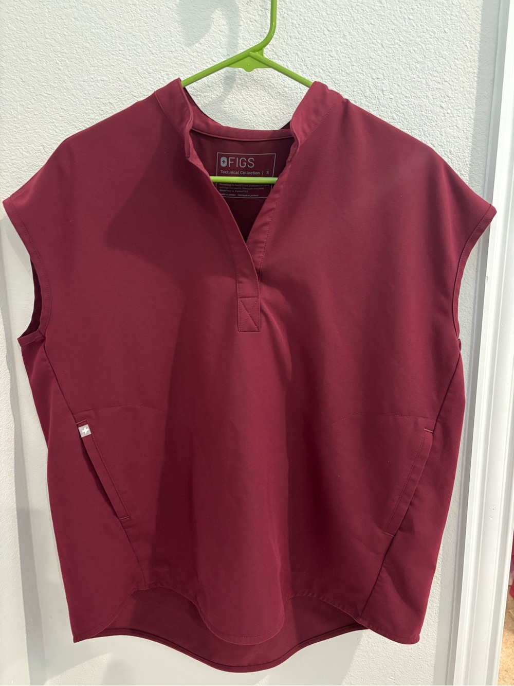 FIGS Women’s Burgundy Rafaela Scrub Top Size Small